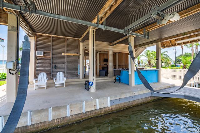 1507 Tiki Drive, Tiki Island, TX 77554