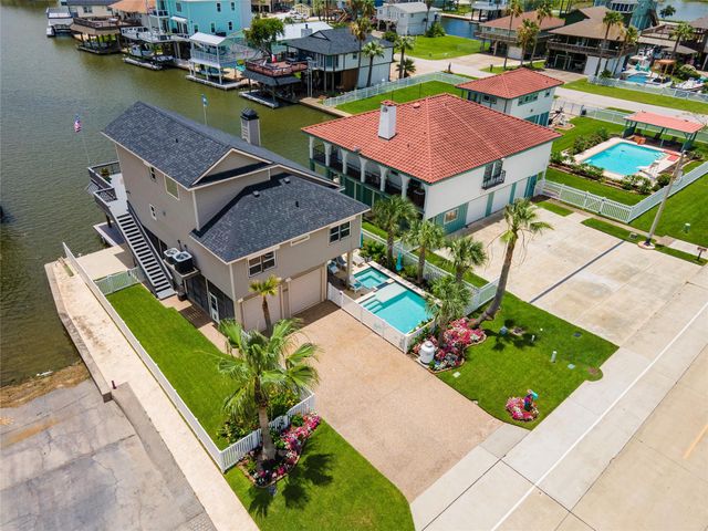 1507 Tiki Drive, Tiki Island, TX 77554