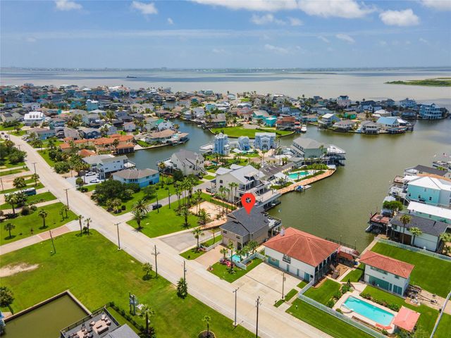 1507 Tiki Drive, Tiki Island, TX 77554
