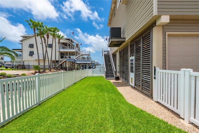 1507 Tiki Drive, Tiki Island, TX 77554