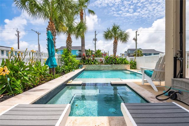 1507 Tiki Drive, Tiki Island, TX 77554