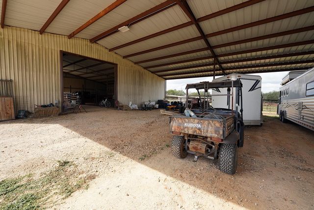 2542 Witter RD, Lockhart, TX 78644