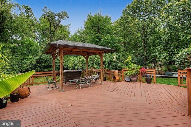 8901 LAGRANGE ST, Lorton, VA 22079