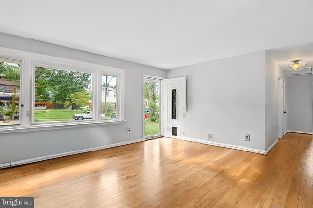8901 LAGRANGE ST, Lorton, VA 22079
