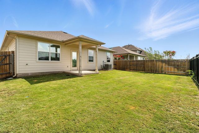 211 Rainmaker LN, Bastrop, TX 78602