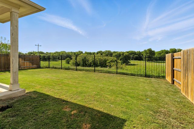 211 Rainmaker LN, Bastrop, TX 78602