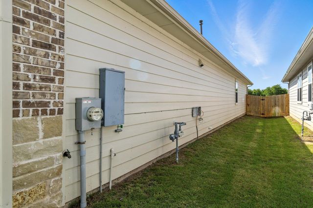 211 Rainmaker LN, Bastrop, TX 78602