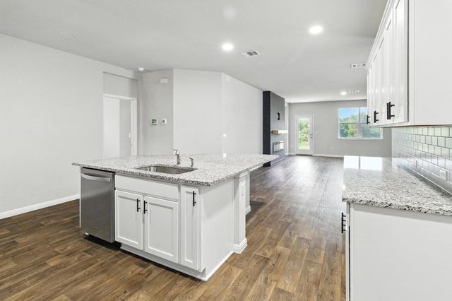 211 Rainmaker LN, Bastrop, TX 78602