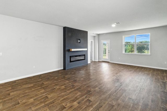 211 Rainmaker LN, Bastrop, TX 78602