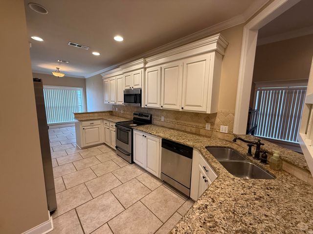 26 Woodside, Hattiesburg, MS 39402