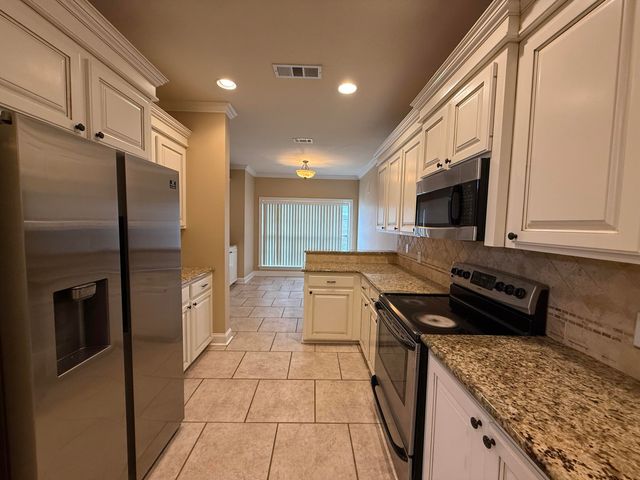 26 Woodside, Hattiesburg, MS 39402