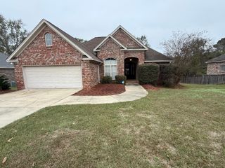 26 Woodside, Hattiesburg, MS 39402
