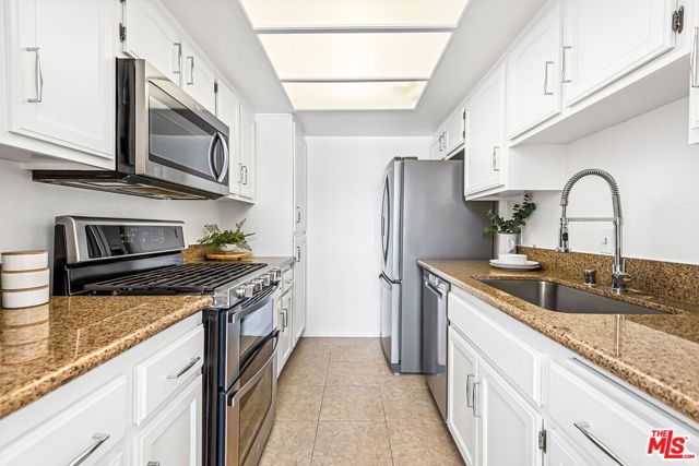 3949 Bentley Avenue 8, Culver City, CA 90232