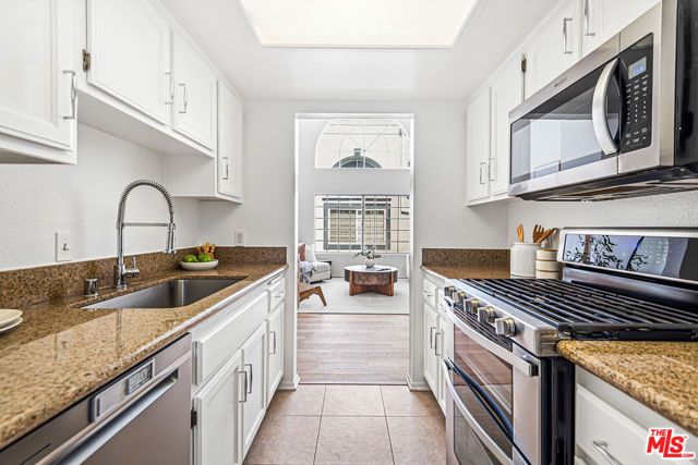 3949 Bentley Avenue 8, Culver City, CA 90232