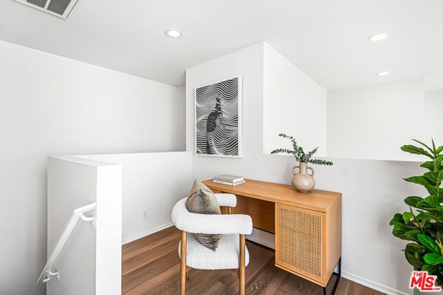 3949 Bentley Avenue 8, Culver City, CA 90232