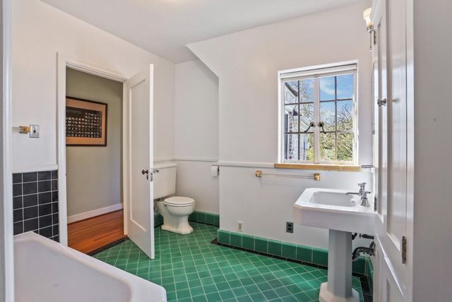 2730 Dwight Way, Stockton, CA 95204