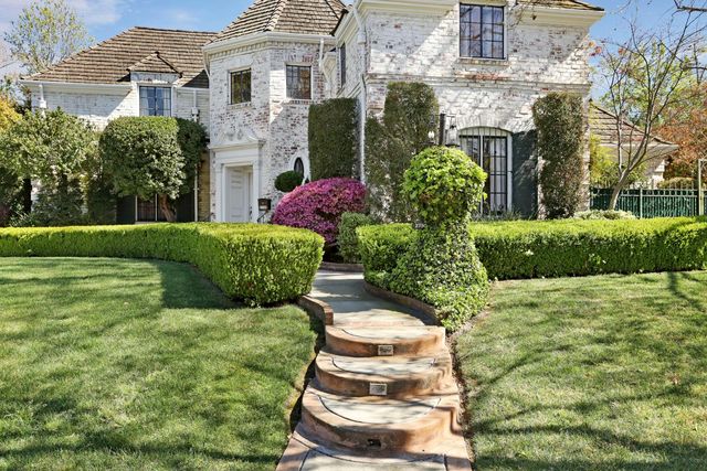 2730 Dwight Way, Stockton, CA 95204