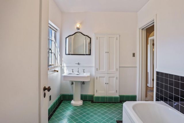 2730 Dwight Way, Stockton, CA 95204