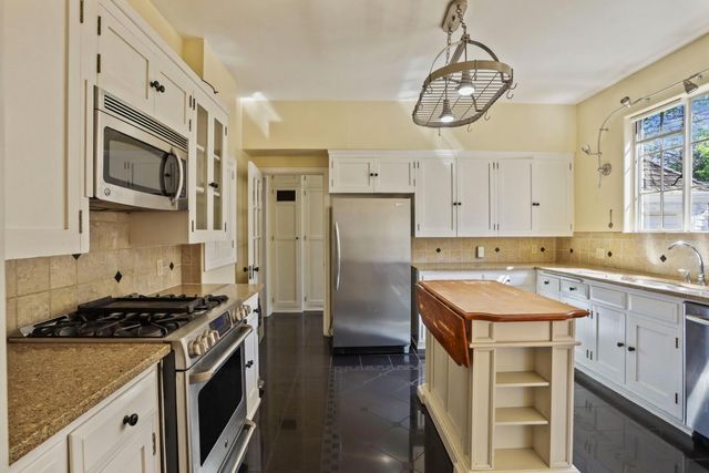 2730 Dwight Way, Stockton, CA 95204