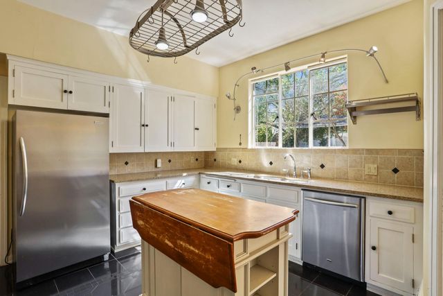 2730 Dwight Way, Stockton, CA 95204