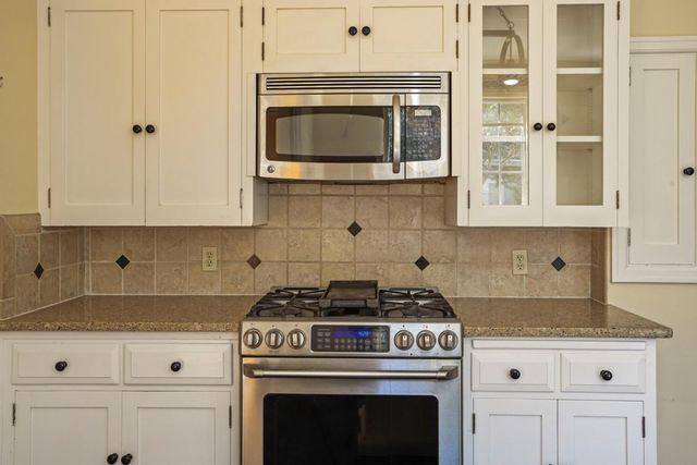 2730 Dwight Way, Stockton, CA 95204