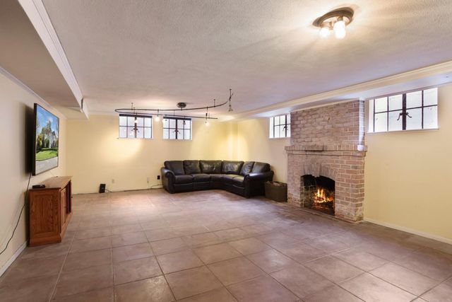 2730 Dwight Way, Stockton, CA 95204