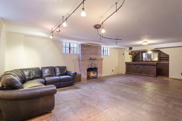 2730 Dwight Way, Stockton, CA 95204