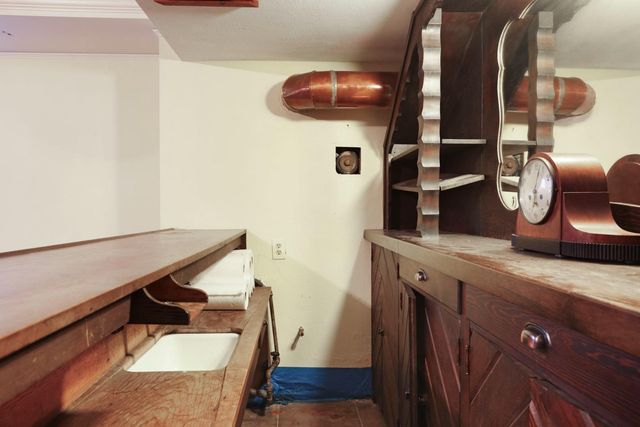 2730 Dwight Way, Stockton, CA 95204