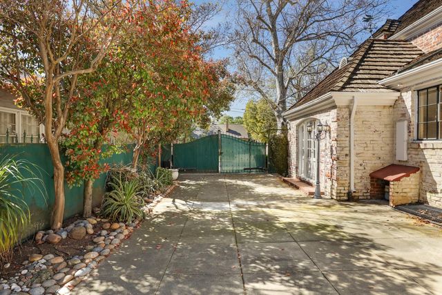 2730 Dwight Way, Stockton, CA 95204