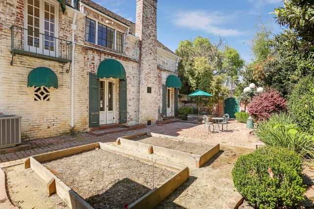 2730 Dwight Way, Stockton, CA 95204