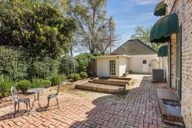 2730 Dwight Way, Stockton, CA 95204