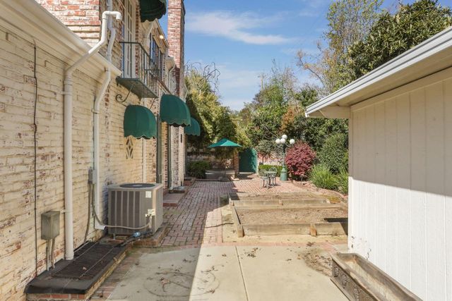 2730 Dwight Way, Stockton, CA 95204