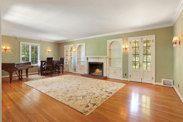 2730 Dwight Way, Stockton, CA 95204