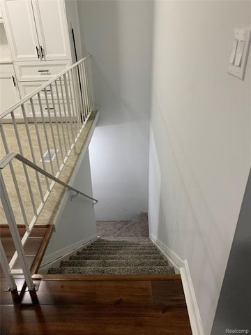 2787 Roundtree Drive, Troy, MI 48083