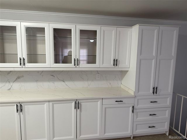 2787 Roundtree Drive, Troy, MI 48083