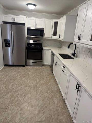 2787 Roundtree Drive, Troy, MI 48083