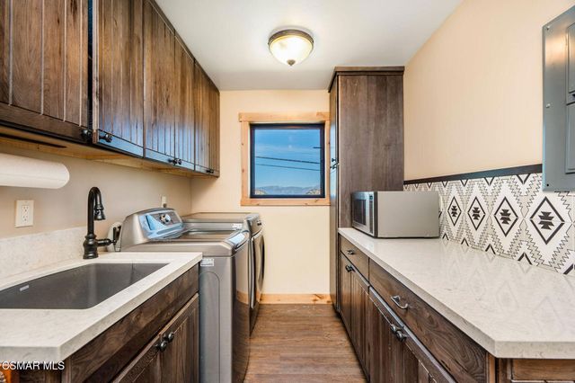 716 Aspen Springs Ranch Road, Mammoth Lakes, CA 93546