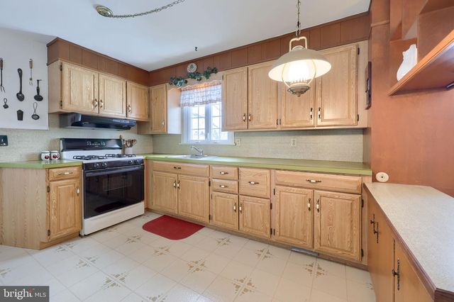 2120 SHAARON DR, Lancaster, PA 17601