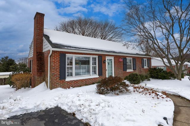 2120 SHAARON DR, Lancaster, PA 17601