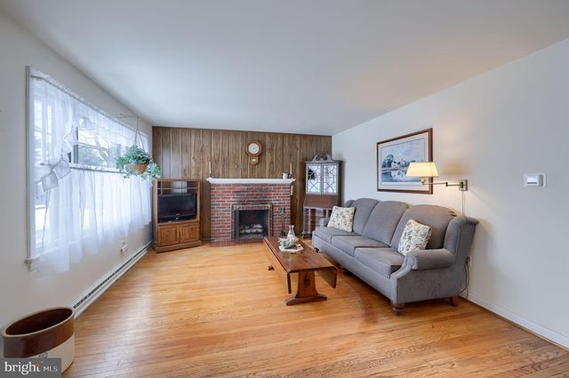 2120 SHAARON DR, Lancaster, PA 17601