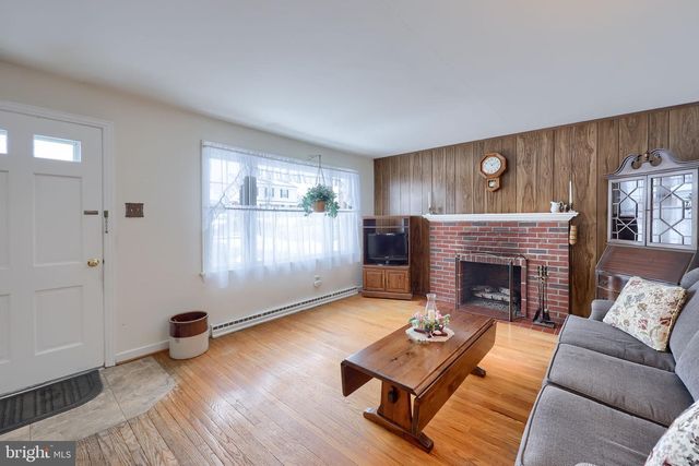 2120 SHAARON DR, Lancaster, PA 17601