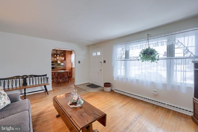 2120 SHAARON DR, Lancaster, PA 17601