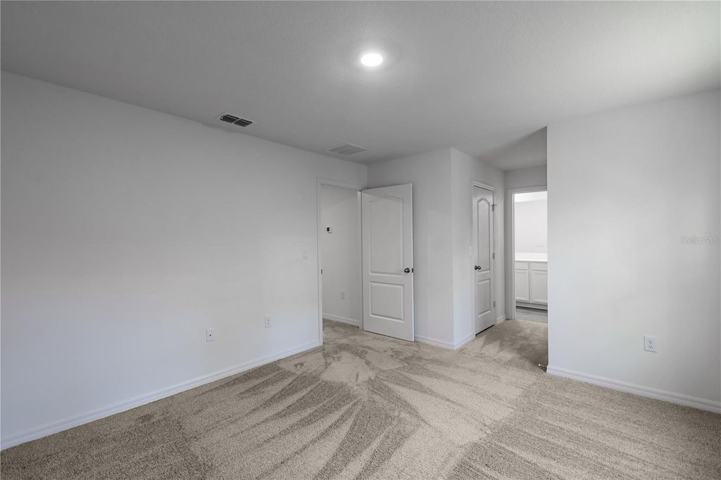 Image 11 of property listing at 464 BAY LEAF DRIVE, Poinciana, FL 34759