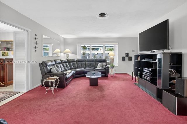 131 SW 58th Ave, Plantation, FL 33317