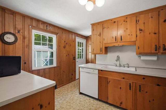 98 Hanward Hill, East Longmeadow, MA 01028