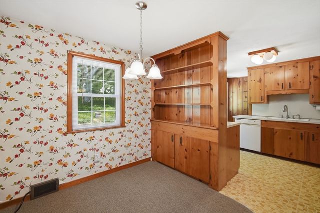 98 Hanward Hill, East Longmeadow, MA 01028