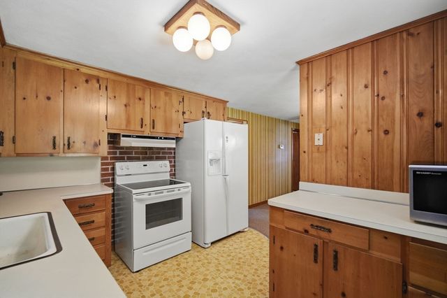 98 Hanward Hill, East Longmeadow, MA 01028