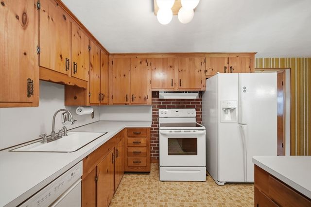 98 Hanward Hill, East Longmeadow, MA 01028