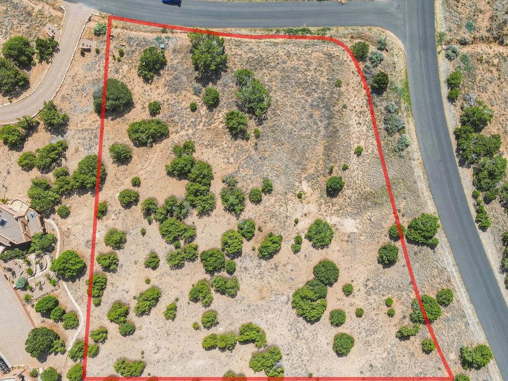 4 Hollyhock Cir, Santa Fe, NM 87506