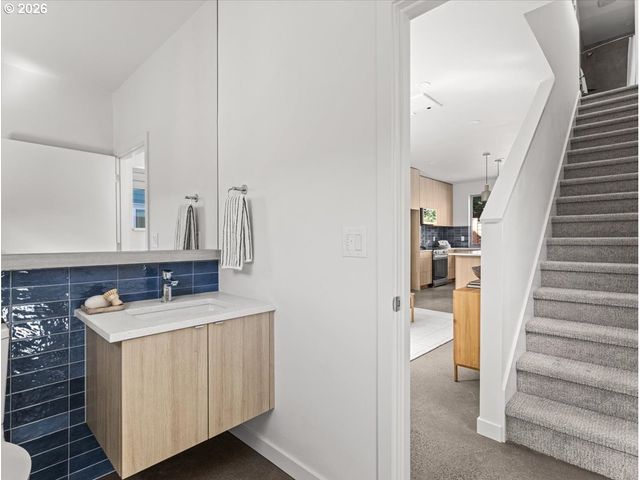 2524 Se 18TH Ave, Portland, OR 97202